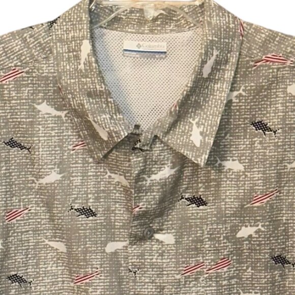 Columbia Short Sleeve Venter Button Down Collar Fishing Shirt XL Patriotic Shark - Picture 2 of 7